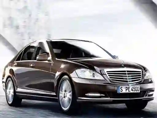 שפּיל Luxury Sedan Suzzle אָנליין